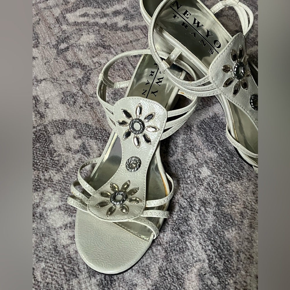 New York Transit Jeweled White Wedge Sandals 8 1/2M - Picture 2 of 7